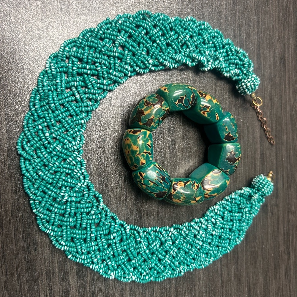 Elegant Turquoise Beaded Necklace and Bracelet Set